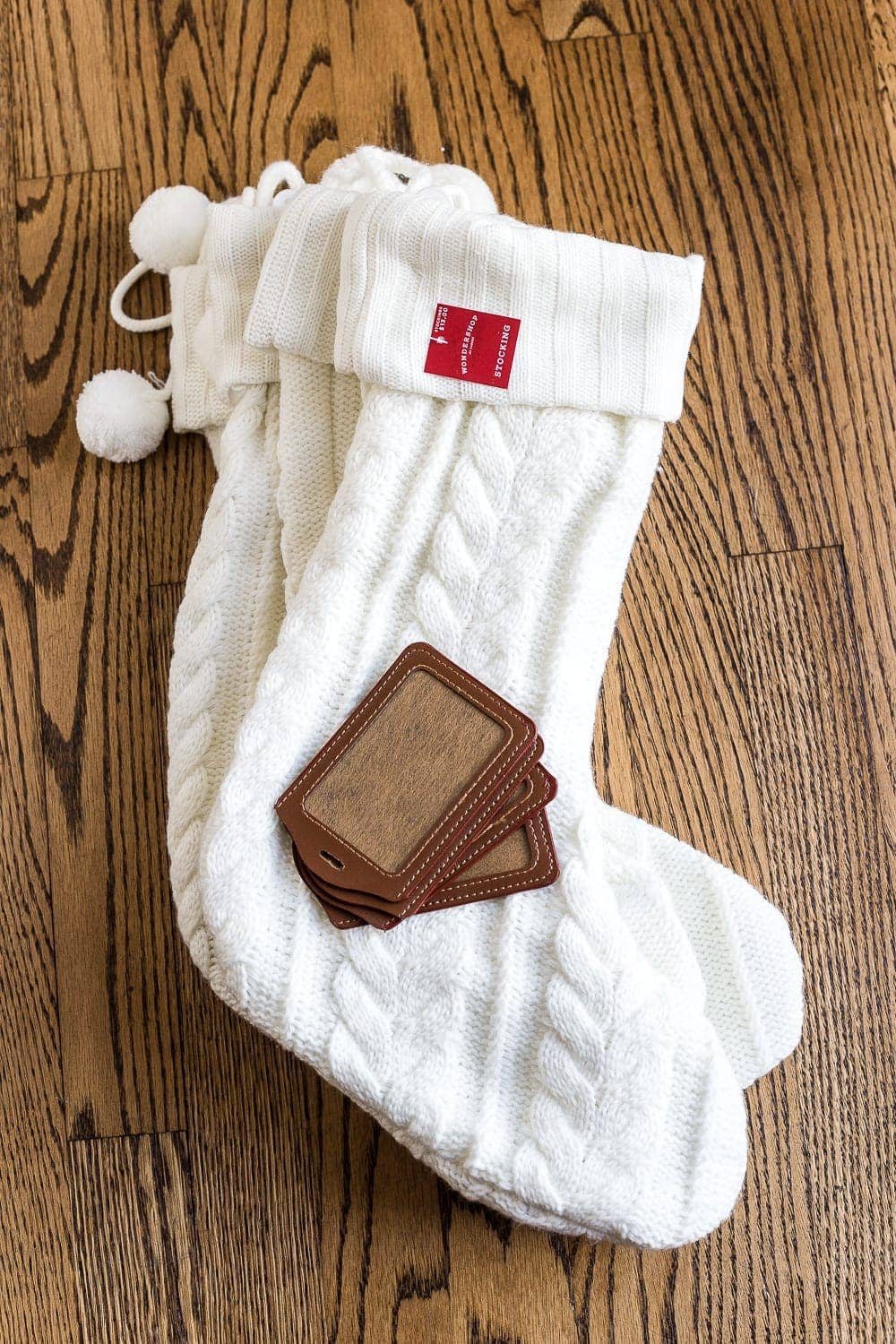 DIY Personalized Stocking Tags & Printable Name Labels | unigumushane.com - An inexpensive and chic way to make your own stocking tags plus free name label printables. #christmasstockings #stockings #christmasprintable