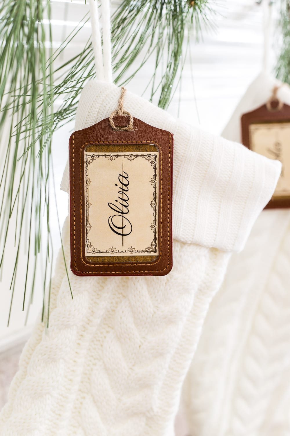 DIY Personalized Stocking Tags & Printable Name Labels | unigumushane.com - An inexpensive and chic way to make your own stocking tags plus free name label printables. #christmasstockings #stockings #christmasprintable