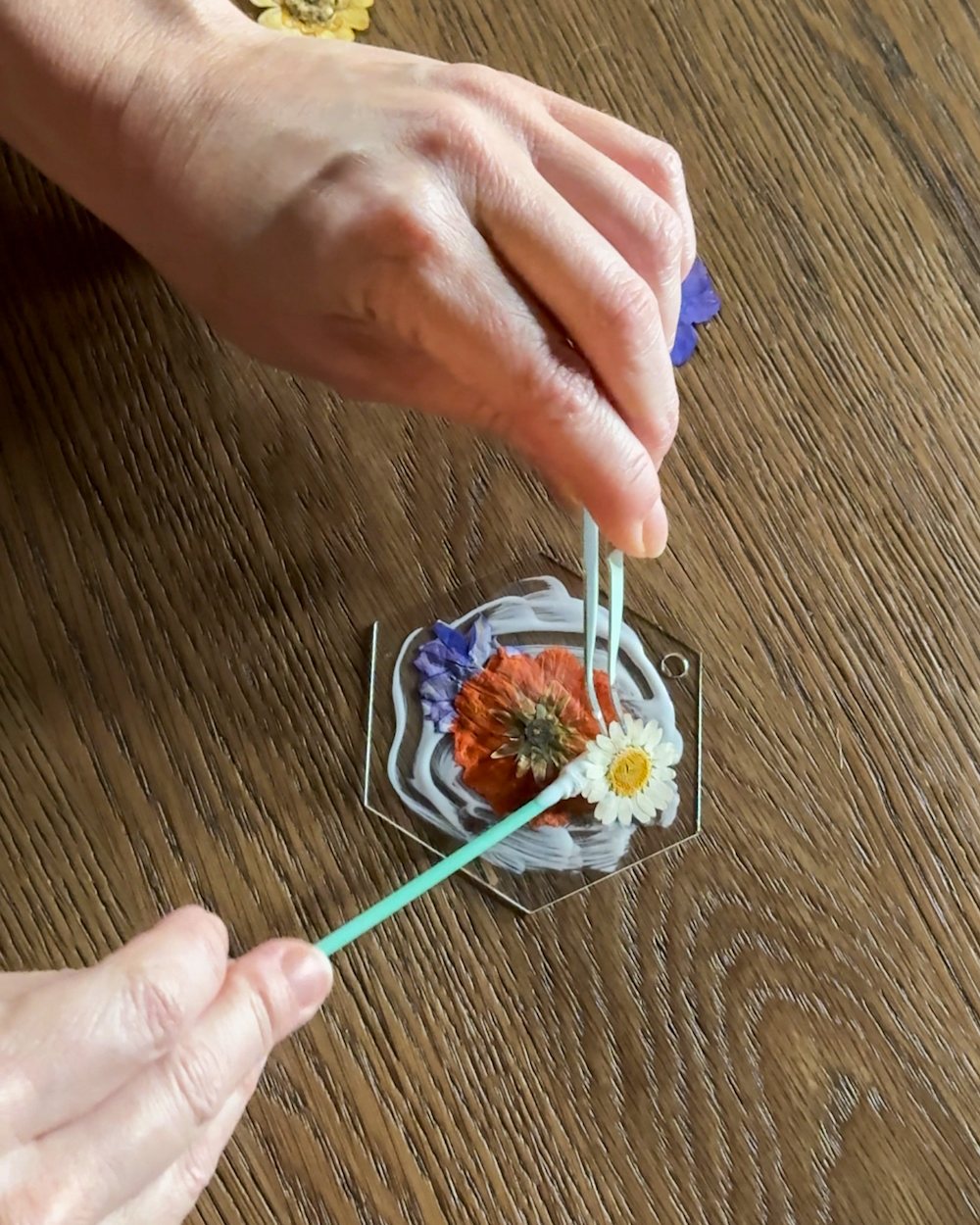 diy pressed flower ornaments girl's night Christmas craft
