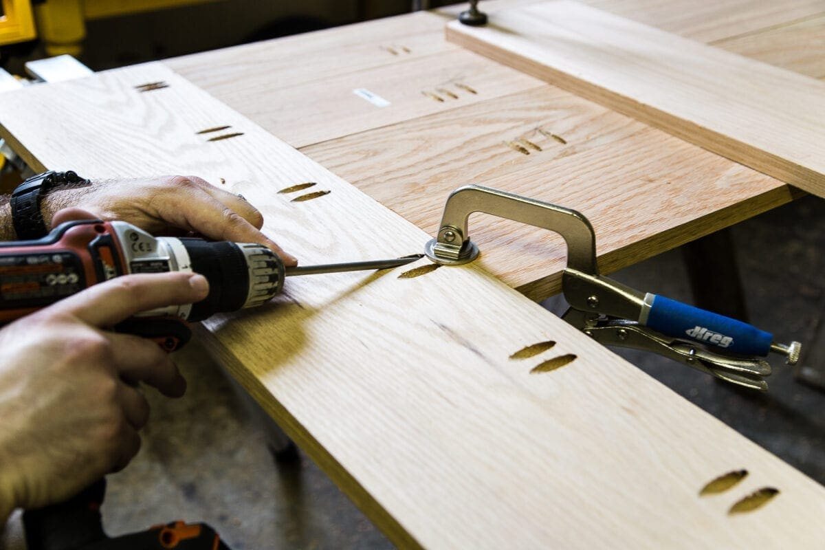 A tutorial for how to build a retrofitted table top to fit over any existing table using Minwax Dark Walnut stain. #build #furniturebuilding #tabletop #diningtable #diytable #farmhousetable #diyfurniture #woodworking #furnituremakeover #tablemakeover #minwax #woodstain #walnut