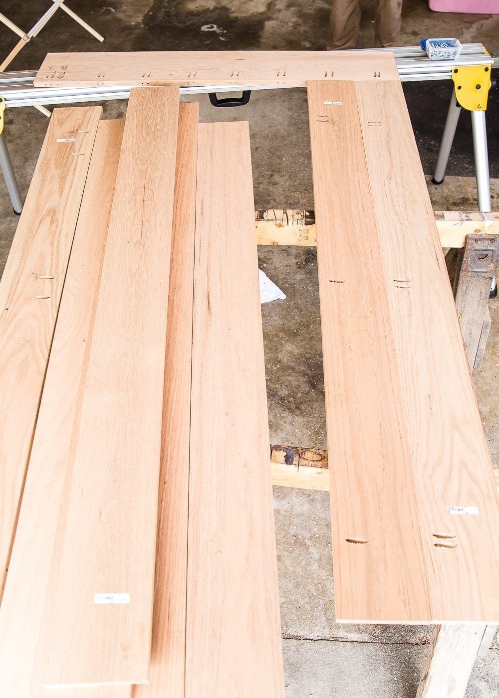A tutorial for how to build a retrofitted table top to fit over any existing table using Minwax Dark Walnut stain. #build #furniturebuilding #tabletop #diningtable #diytable #farmhousetable #diyfurniture #woodworking #furnituremakeover #tablemakeover #minwax #woodstain #walnut