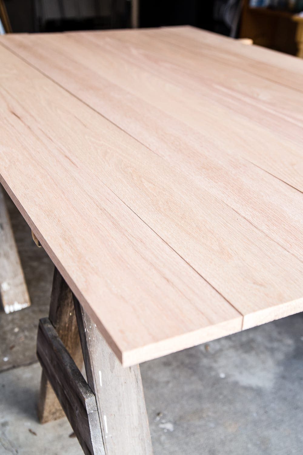 A tutorial for how to build a retrofitted table top to fit over any existing table using Minwax Dark Walnut stain. #build #furniturebuilding #tabletop #diningtable #diytable #farmhousetable #diyfurniture #woodworking #furnituremakeover #tablemakeover #minwax #woodstain #walnut
