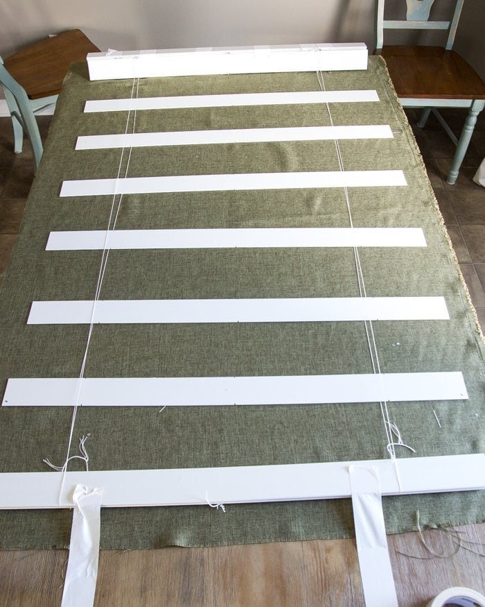 DIY Burlap Roman Shades from Blinds | unigumushane.com - A beautiful way to make pricey looking window shades for cheap!
