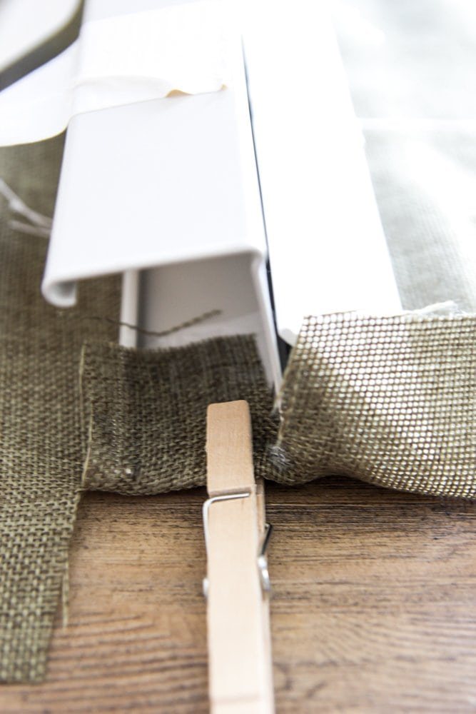 DIY Burlap Roman Shades from Blinds | unigumushane.com - A beautiful way to make pricey looking window shades for cheap!