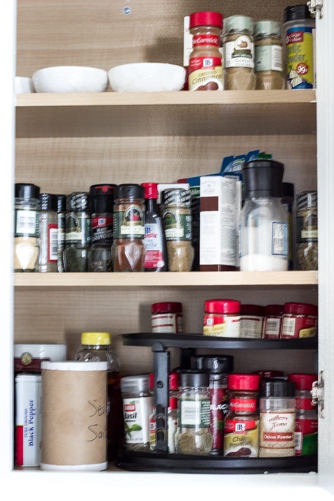 Dollar Store Spice Organization and Printable Labels | unigumushane.com - How to organize a spice drawer with items from the dollar store.