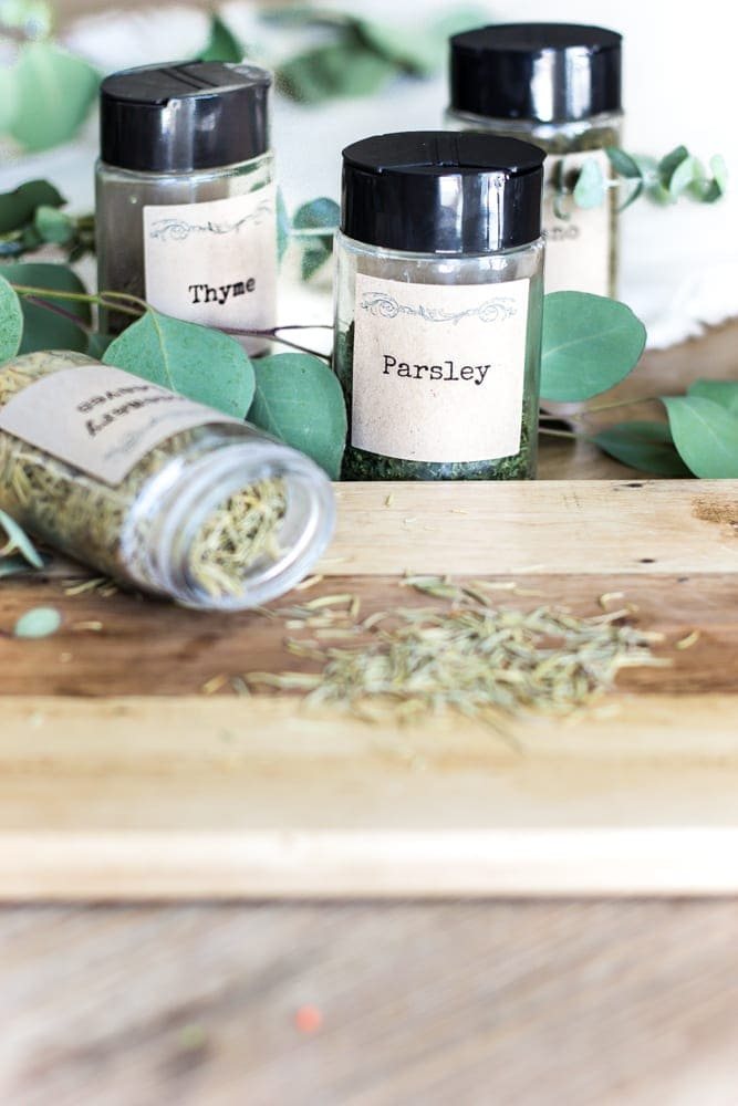 Dollar Store Spice Organization and Printable Labels | unigumushane.com - How to organize a spice drawer with items from the dollar store.