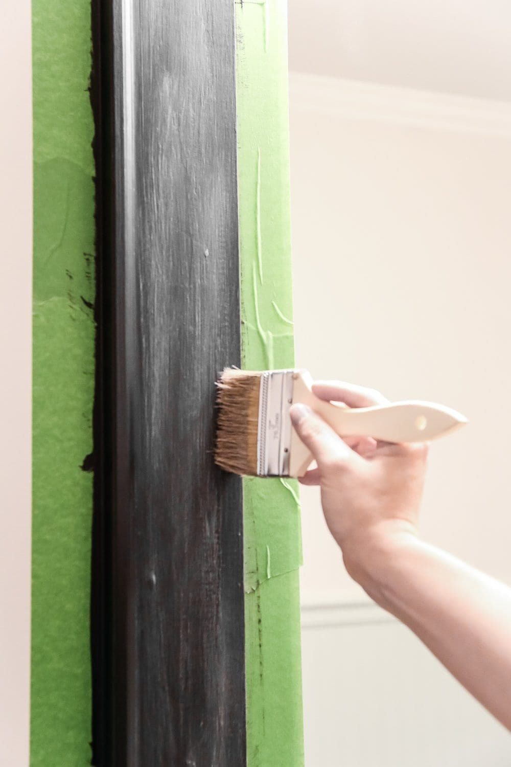 Dry Brushed Black Mirror Makeover | unigumushane.com - A plain, white painted bathroom mirror gets a high-drama weathered makeover with black paint and dry brushing. (Tutorial)