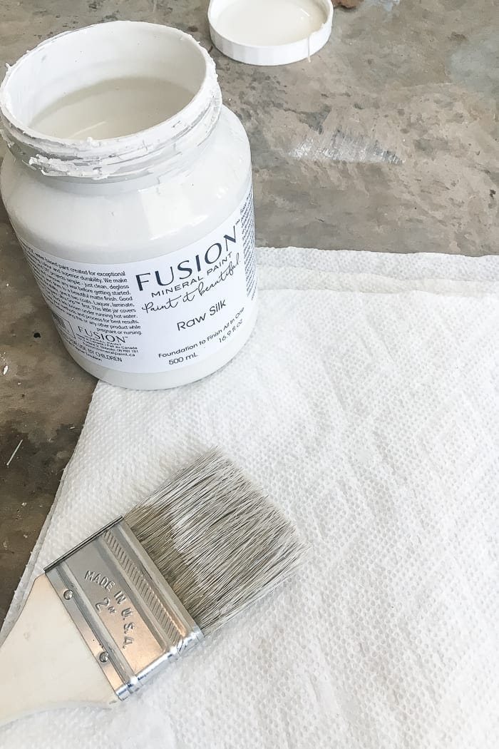 Dry Brushed Black Mirror Makeover | unigumushane.com - A plain, white painted bathroom mirror gets a high-drama weathered makeover with black paint and dry brushing. (Tutorial)