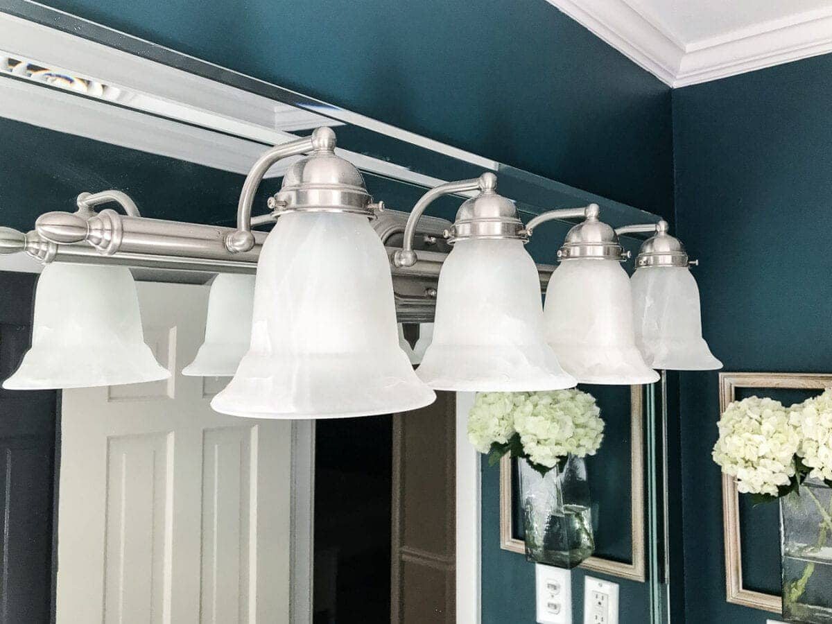 The Easiest Way to Refresh a Light Fixture | unigumushane.com - One simple way to refresh a bathroom vanity light fixture inexpensively and in under 5 minutes without any electrical work. #lightfixture #simplediy