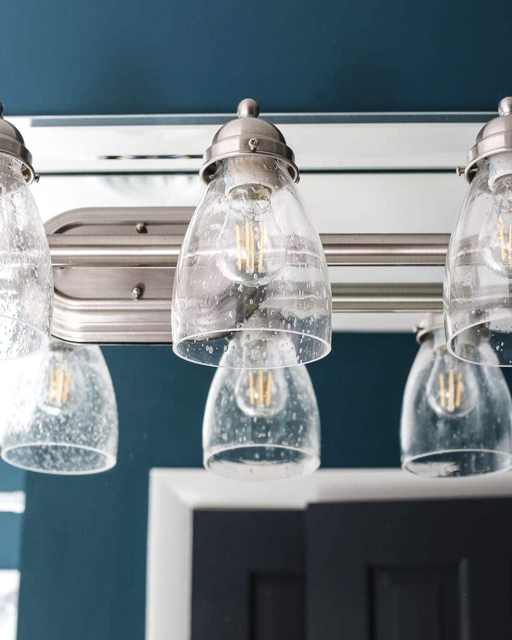 The Easiest Way to Refresh a Light Fixture | unigumushane.com - One simple way to refresh a bathroom vanity light fixture inexpensively and in under 5 minutes without any electrical work. #lightfixture #simplediy