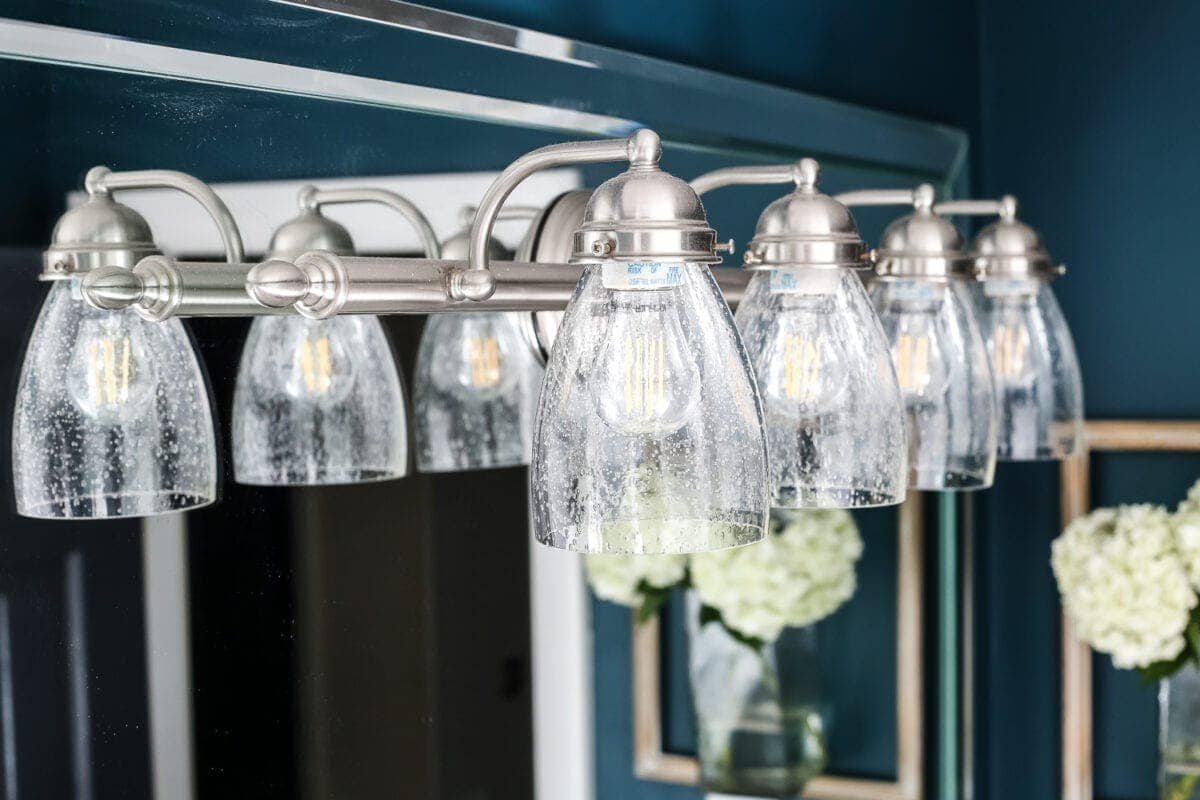 The Easiest Way to Refresh a Light Fixture | unigumushane.com - One simple way to refresh a bathroom vanity light fixture inexpensively and in under 5 minutes without any electrical work. #lightfixture #simplediy