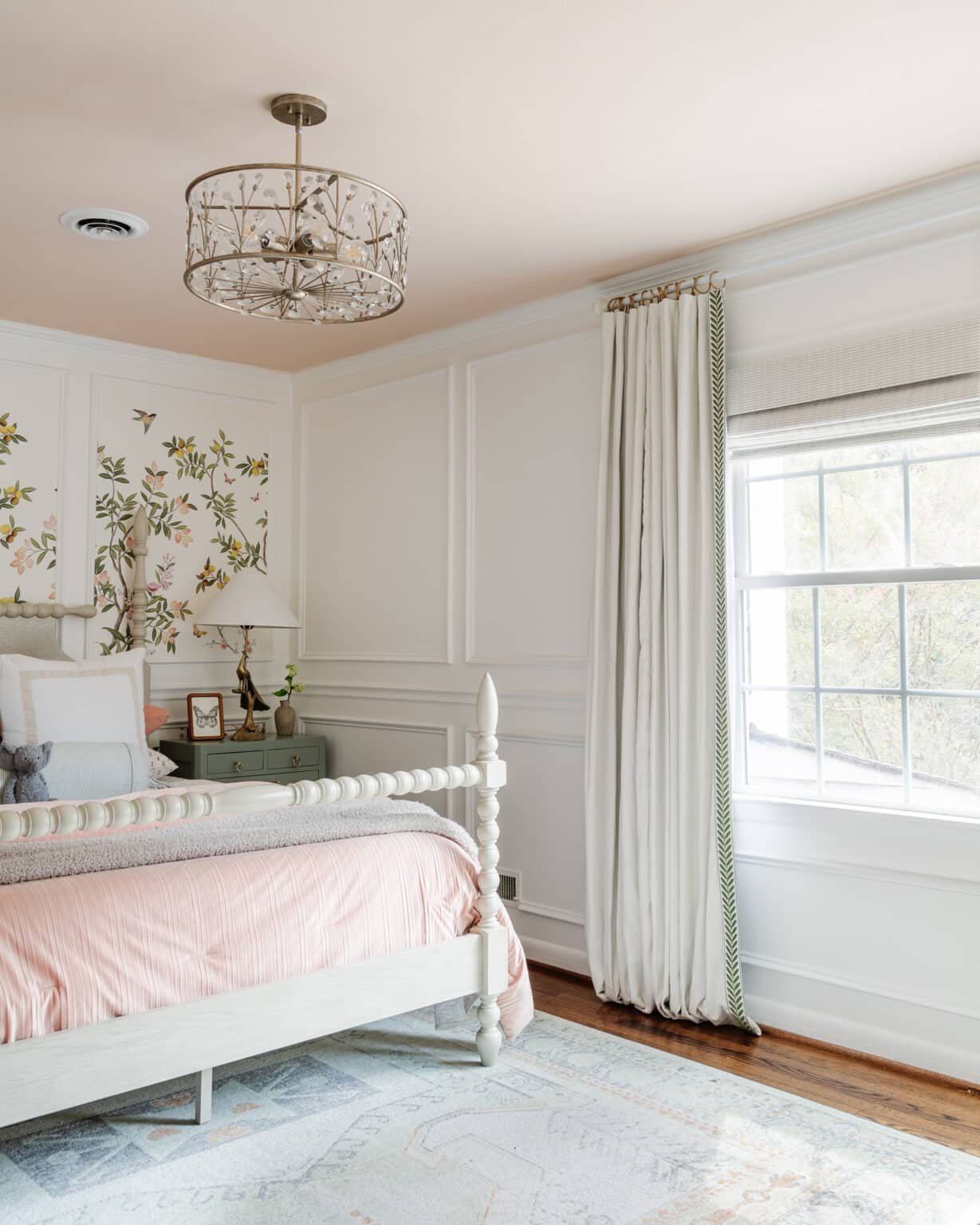 passementerie DIY no sew curtains with trim in a bedroom