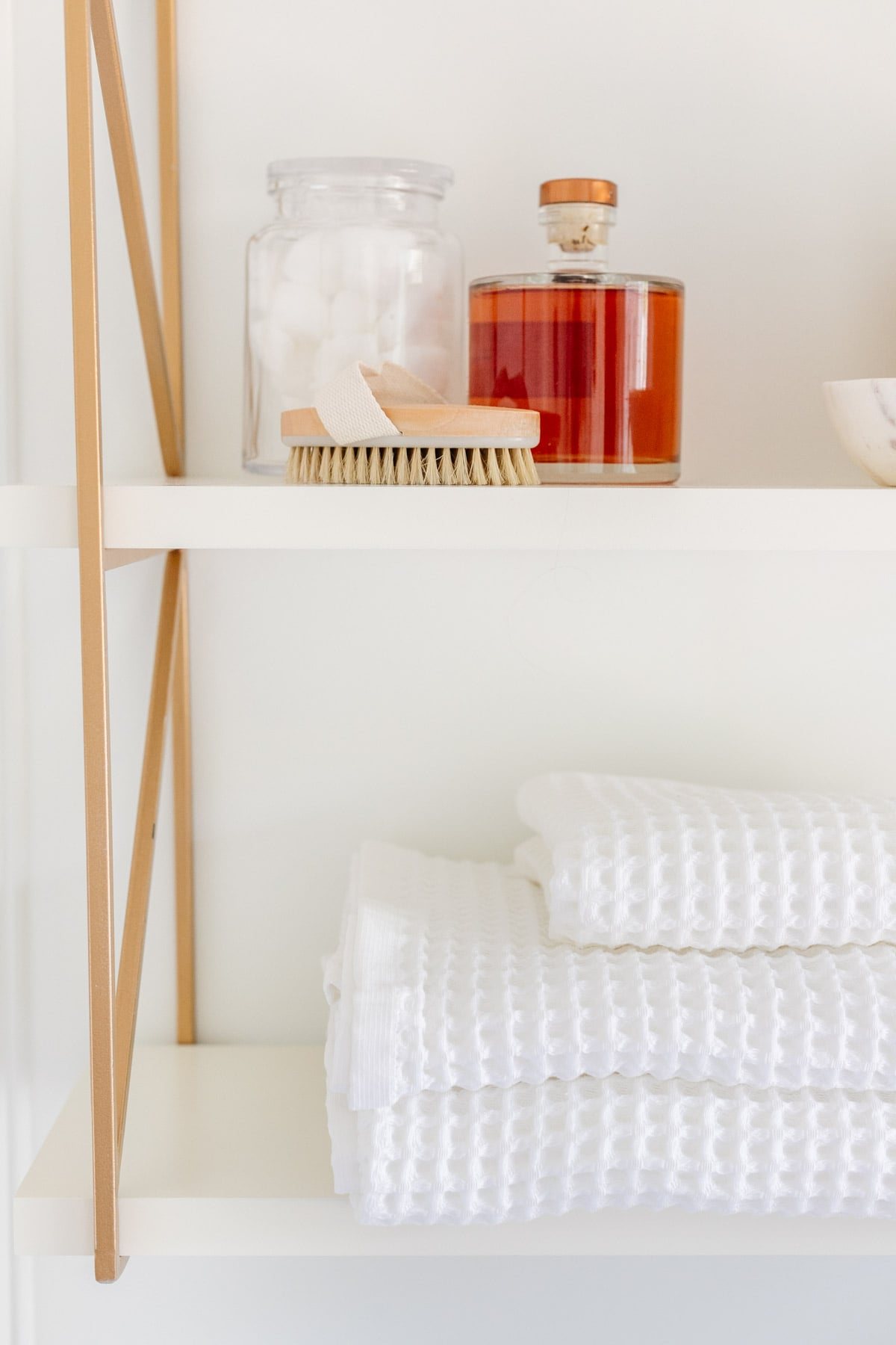 bathroom shelves decor
