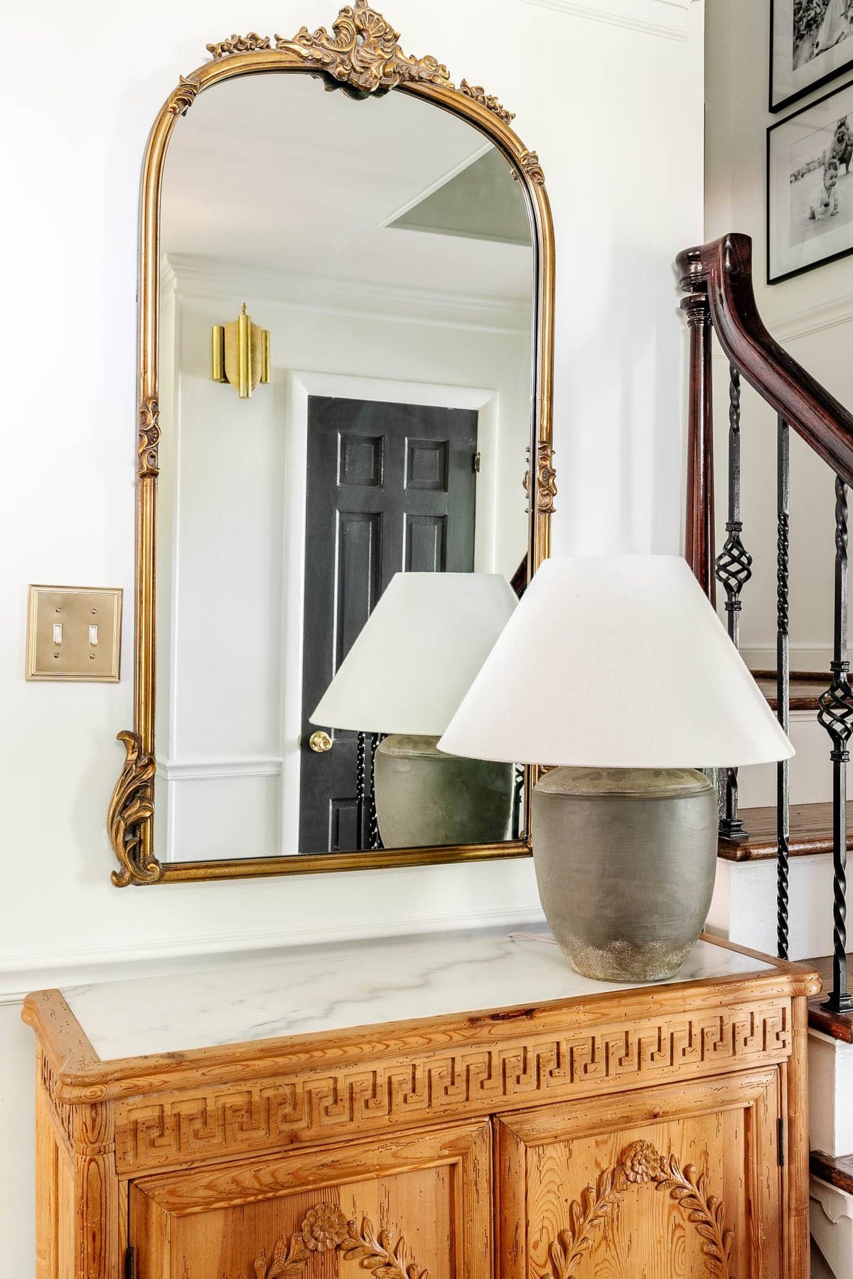 using a table lamp as an anchor for styling entry table decor