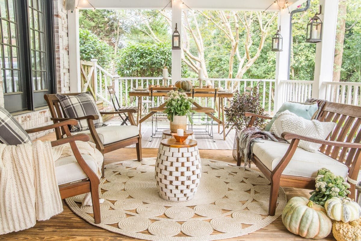 Fall Back Porch | How to style your outdoor spaces for autumn using capsule decor items that will last throughout the seasons and get the most bang for your buck.