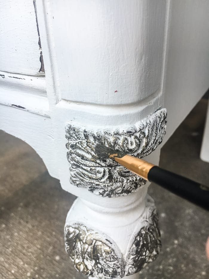 Faux Gilded Nightstands | unigumushane.com - A pair of old, broken wooden nightstands gets a bright white, French-inspired facelift with a faux gilded bronze finish.