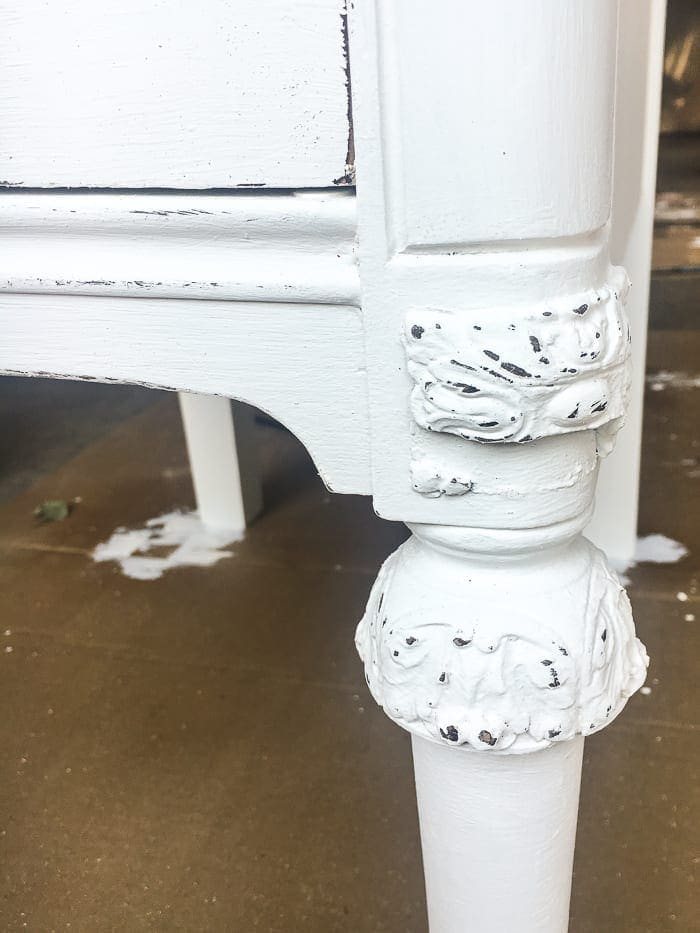 Faux Gilded Nightstands | unigumushane.com - A pair of old, broken wooden nightstands gets a bright white, French-inspired facelift with a faux gilded bronze finish.