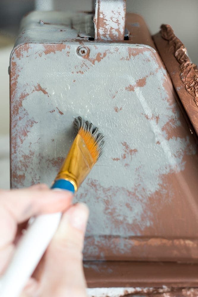 Faux Rusted Vintage Scale Makeover | unigumushane.com - How to create a faux rust finish with paint on a steel kitchen scale.