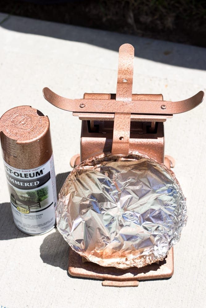 Faux Rusted Vintage Scale Makeover | unigumushane.com - How to create a faux rust finish with paint on a steel kitchen scale.