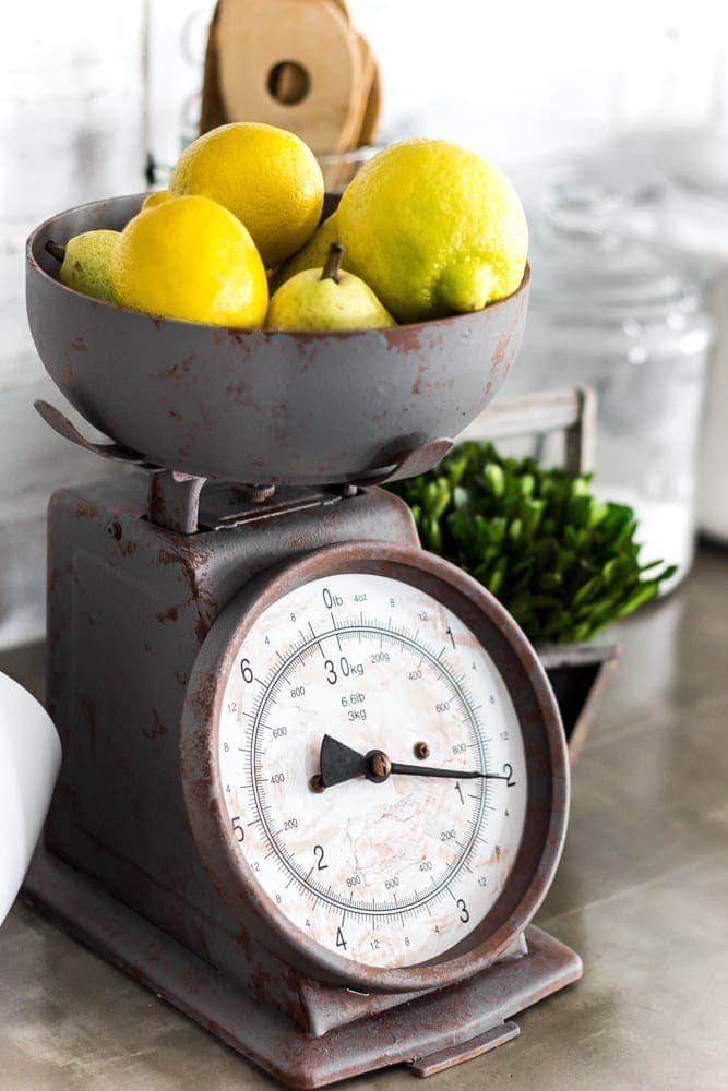 Faux Rusted Vintage Scale Makeover | unigumushane.com - How to create a faux rust finish with paint on a steel kitchen scale.