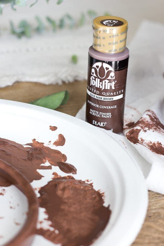 Faux Rusted Vintage Scale Makeover | unigumushane.com - How to create a faux rust finish with paint on a steel kitchen scale.