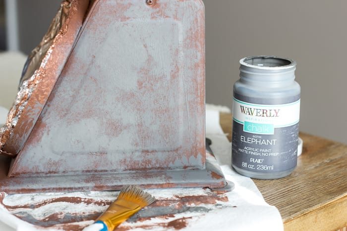 Faux Rusted Vintage Scale Makeover | unigumushane.com - How to create a faux rust finish with paint on a steel kitchen scale.