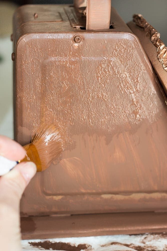 Faux Rusted Vintage Scale Makeover | unigumushane.com - How to create a faux rust finish with paint on a steel kitchen scale.