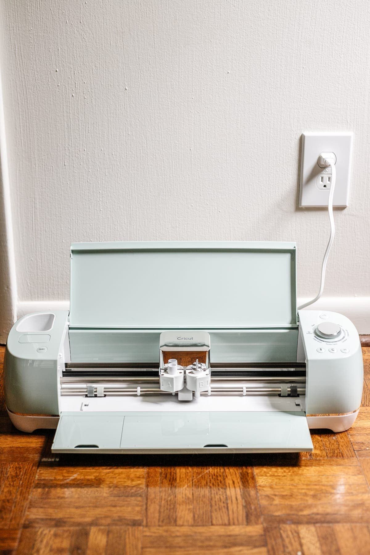 how to make a stencil with a Cricut machine