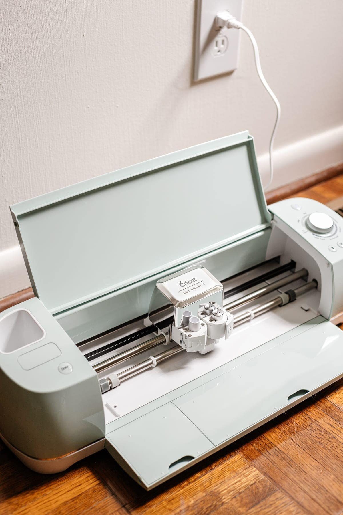 how to make a stencil with Cricut