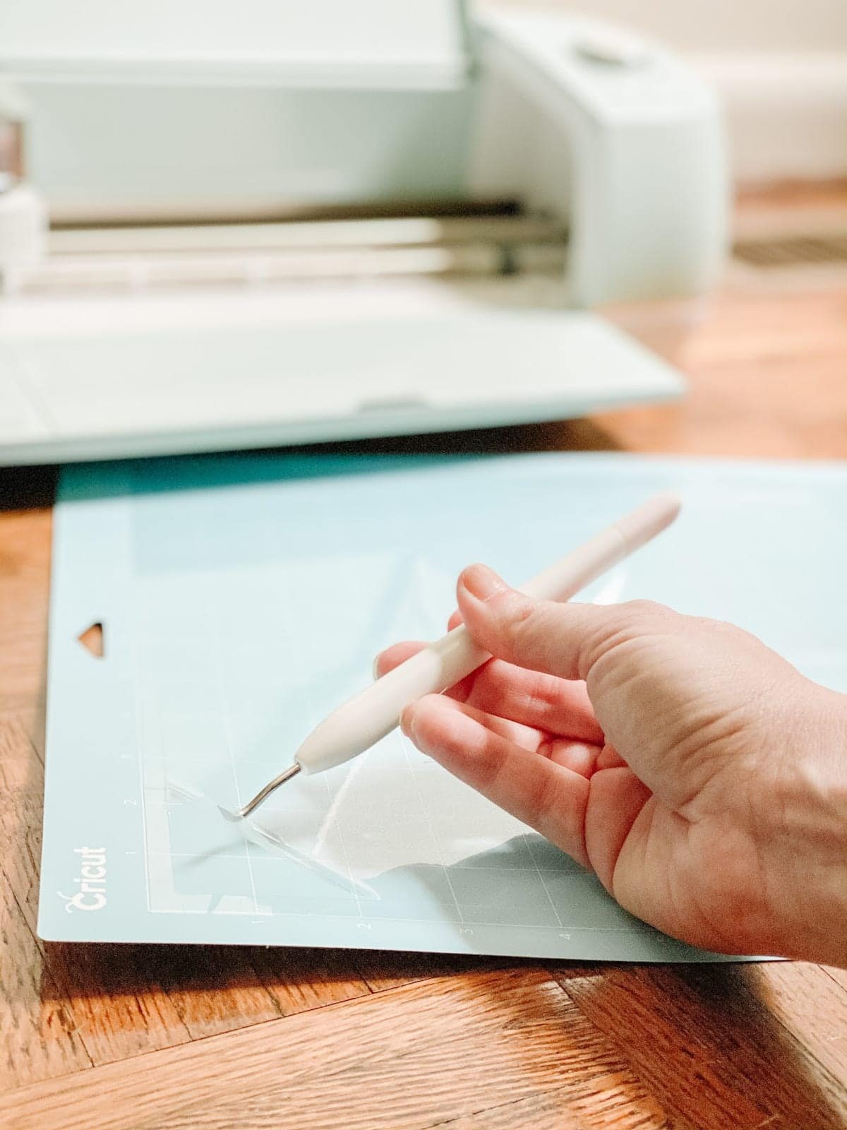 how to make a stencil with a Cricut machine