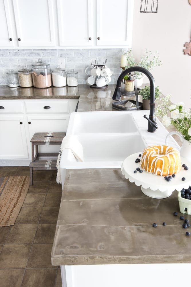 The Good, Bad, and Ugly of Concrete Countertops | unigumushane.com - What to know before installing concrete countertops - the pros and cons, how they hold up over time, and how to install them for an inexpensive update.