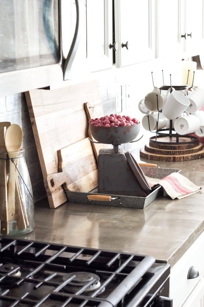 The Good, Bad, and Ugly of Concrete Countertops | unigumushane.com - What to know before installing concrete countertops - the pros and cons, how they hold up over time, and how to install them for an inexpensive update.