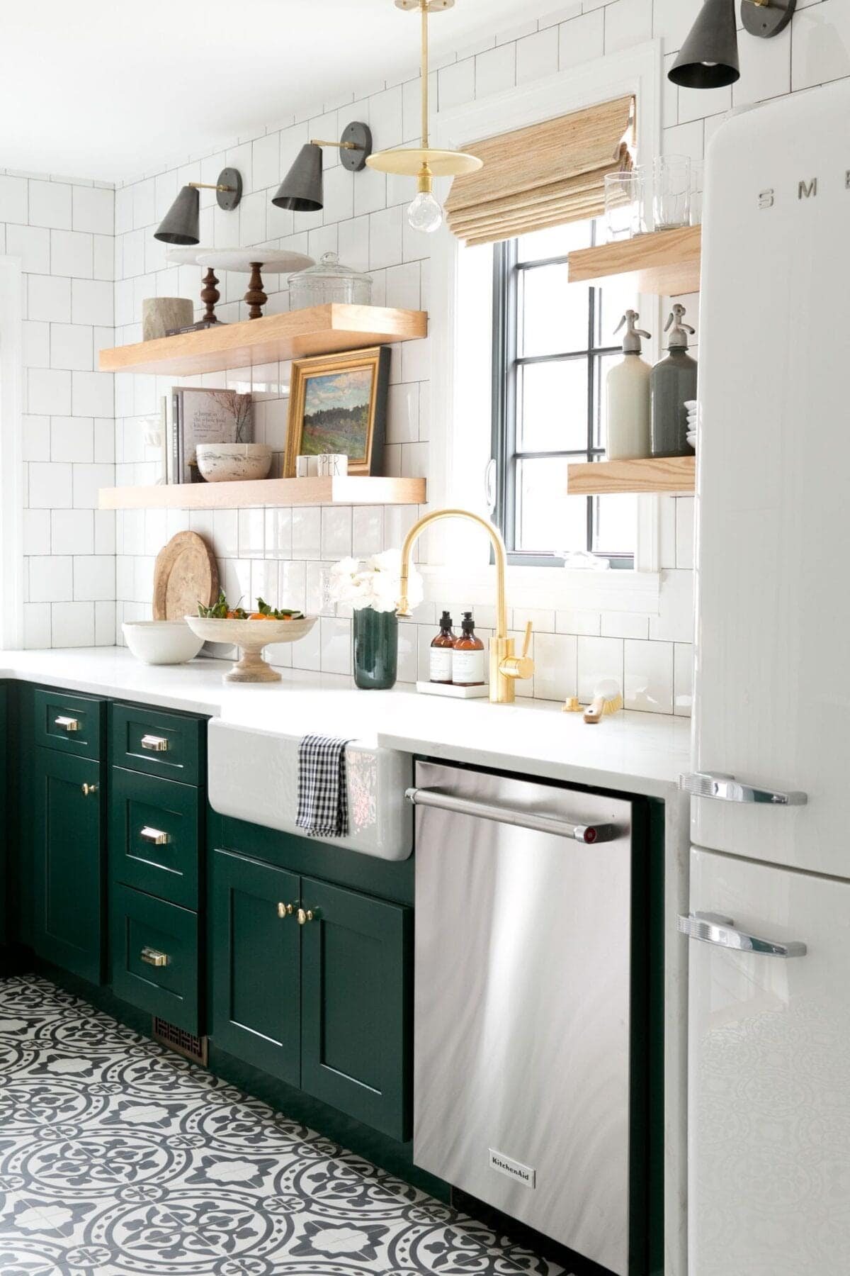 A round-up of the best green kitchen cabinet paint colors for the hottest bold kitchen color trend. #greenkitchen #kitcheninspiration #paintcolors #greenpaint #kitcheninspiration #boldkitchen #greencabinets #greenpaintcolor #paintinspiration #kitchentrend