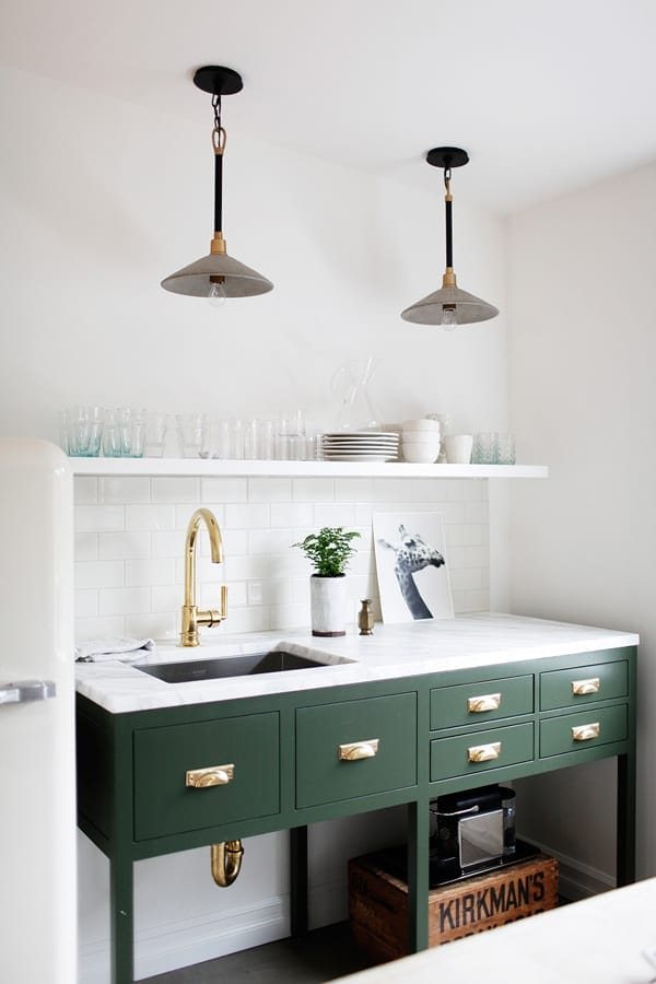 A round-up of the best green kitchen cabinet paint colors for the hottest bold kitchen color trend. #greenkitchen #kitcheninspiration #paintcolors #greenpaint #kitcheninspiration #boldkitchen #greencabinets #greenpaintcolor #paintinspiration #kitchentrend