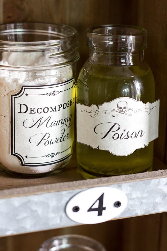 Halloween Entryway, Dictionary Art, Potion Printables + 35 Free Fall Printables | unigumushane.com