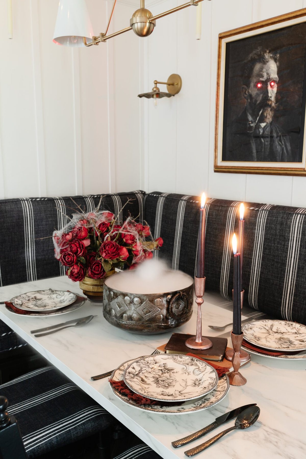 murder mystery dinner party table decor