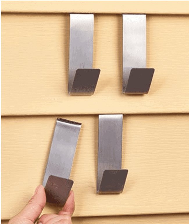 How to Hang Decor on Siding With No Damage | unigumushane.com - Good tip for making outdoor siding look not so naked!