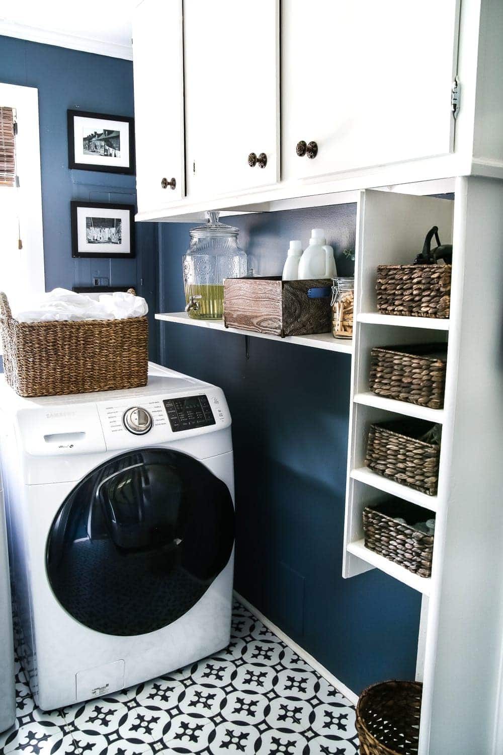 High Contrast Laundry Room Makeover | unigumushane.com - A dingy and dated laundry room gets a high contrast navy and white makeover packed with organizational strategies and budget-conscious DIY projects.