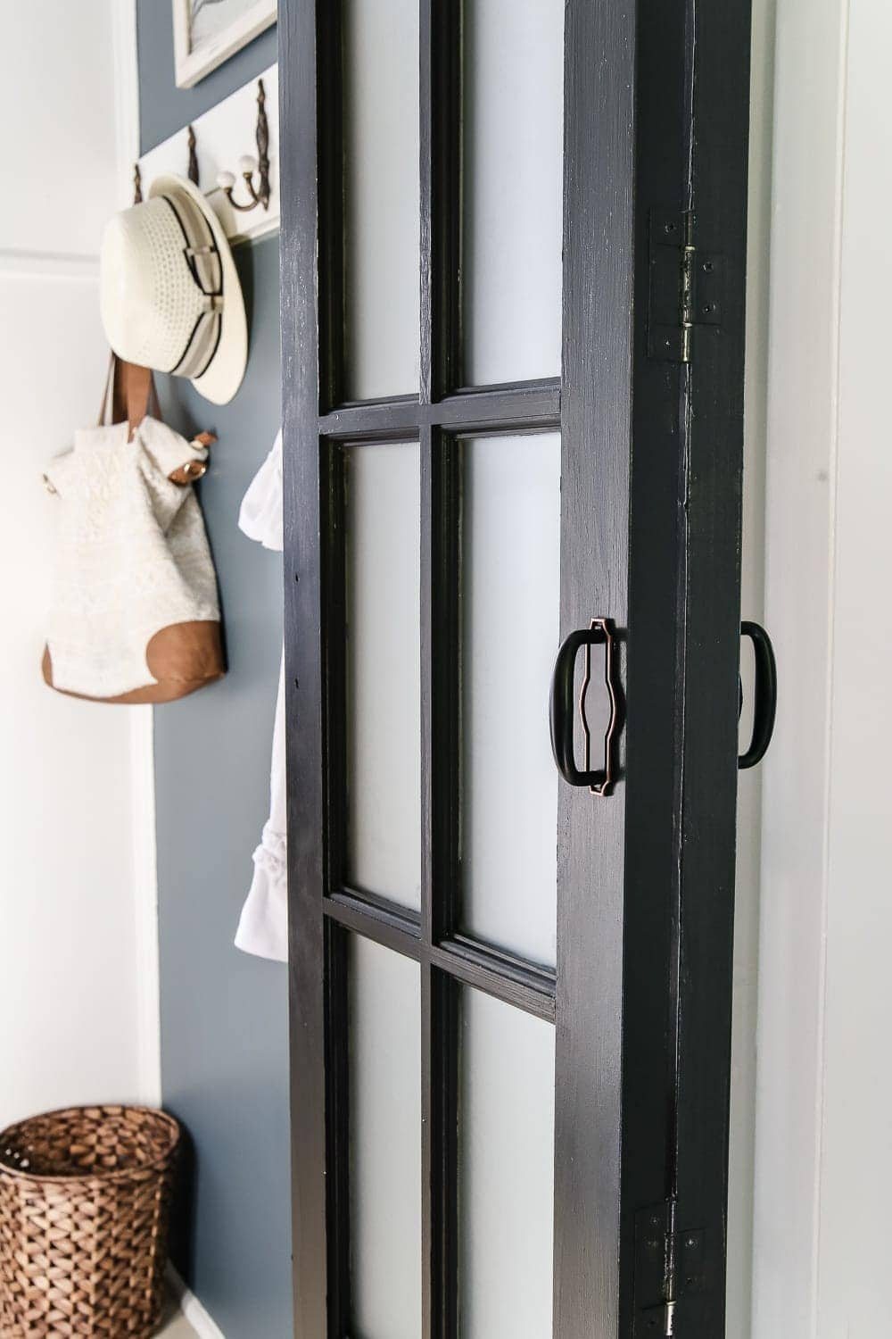 High Contrast Laundry Room Makeover | unigumushane.com - A dingy and dated laundry room gets a high contrast navy and white makeover packed with organizational strategies and budget-conscious DIY projects.
