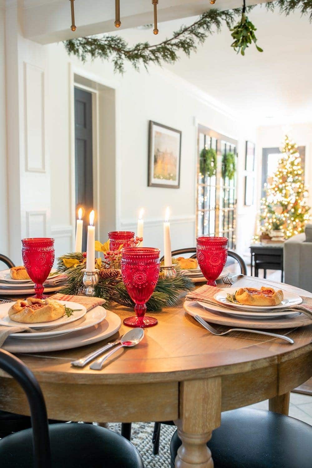 Christmas decor ideas | cozy tablescape round table