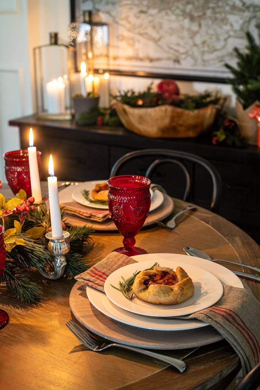Christmas decor ideas | cozy holiday place setting