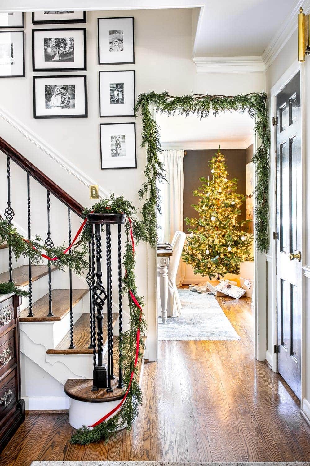 Christmas decor ideas | Modern meets traditional Christmas foyer with real looking faux garland
