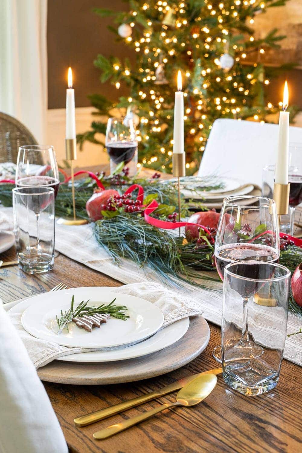 Christmas decorating ideas | Simple Christmas centerpiece