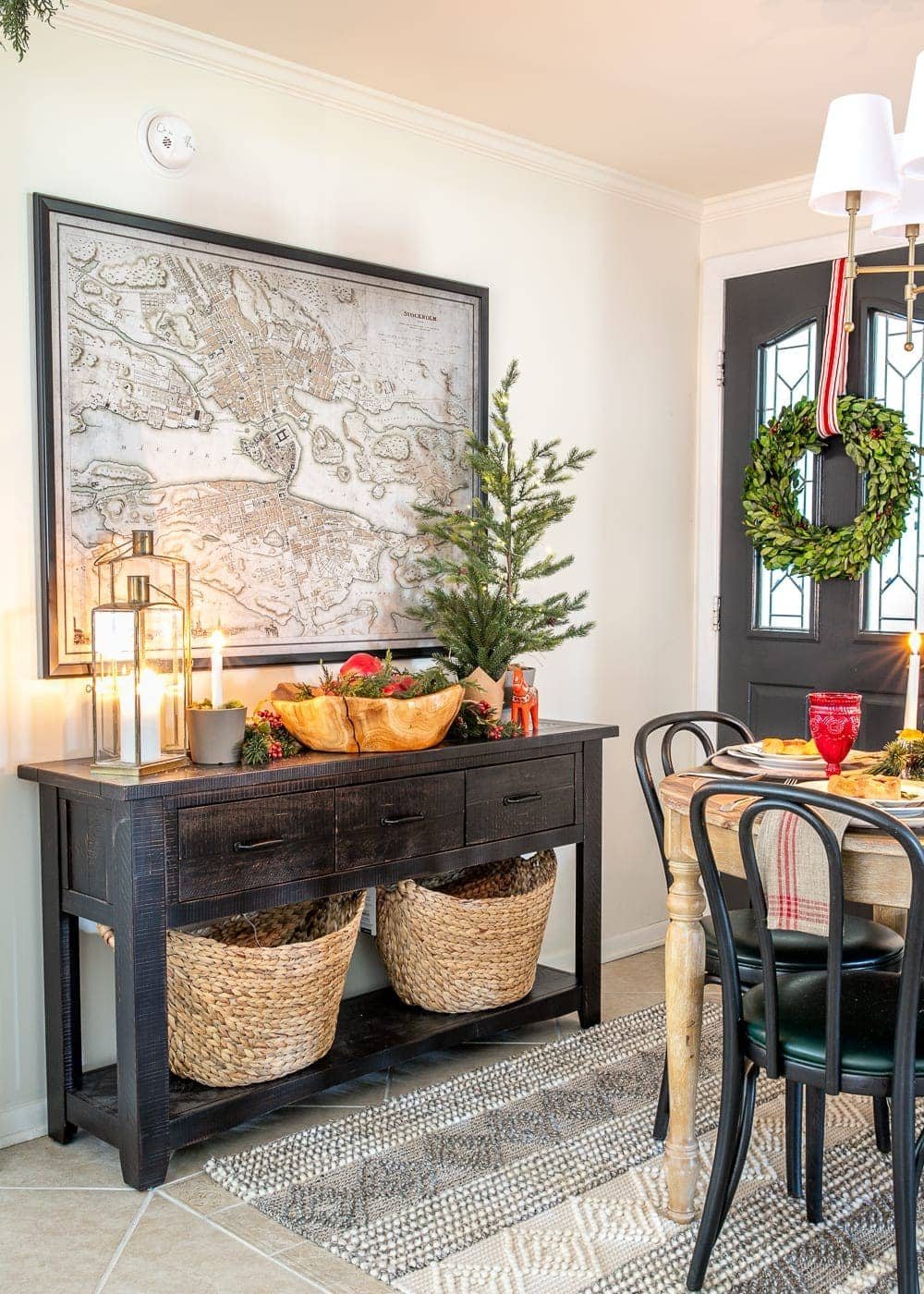 Christmas decor ideas | cozy Christmas breakfast nook and console table