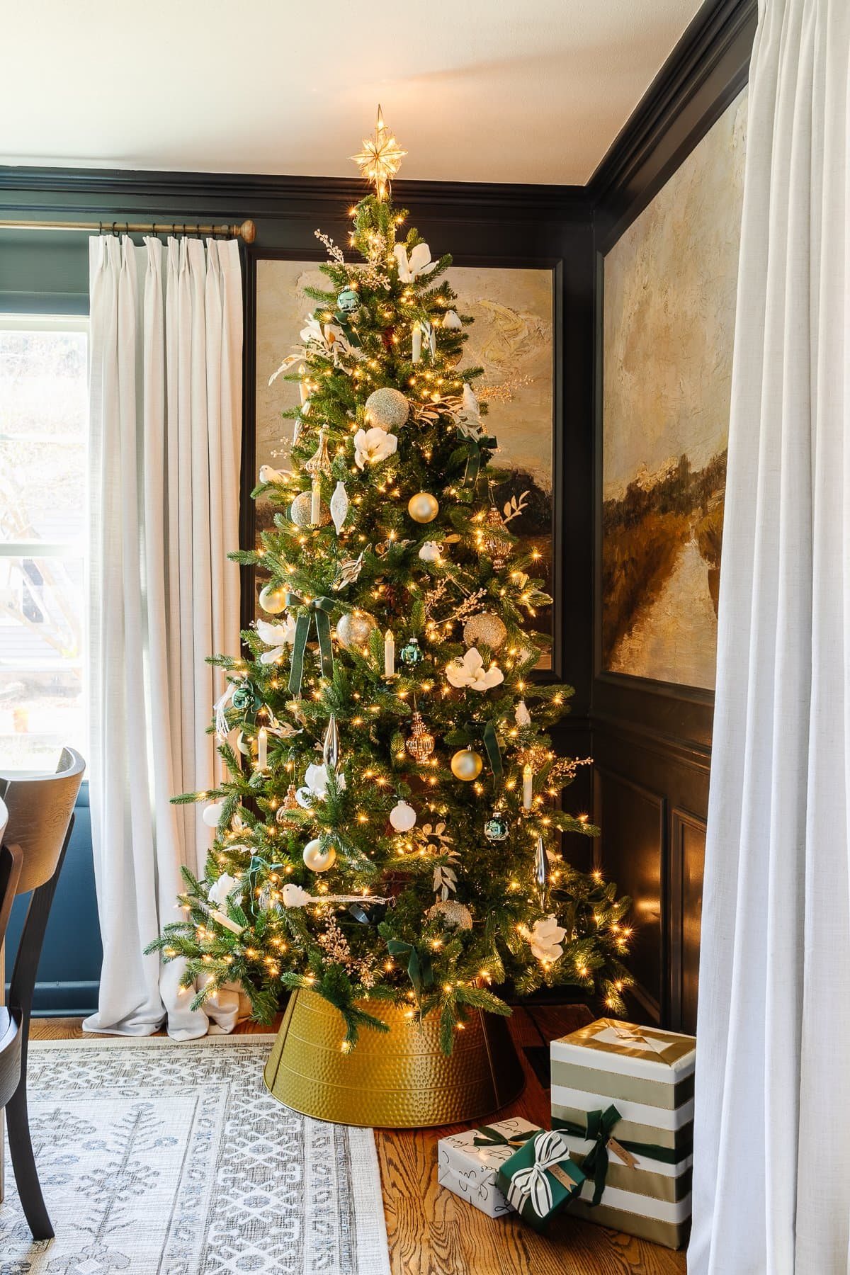classic Christmas decor ideas on a dining room tree