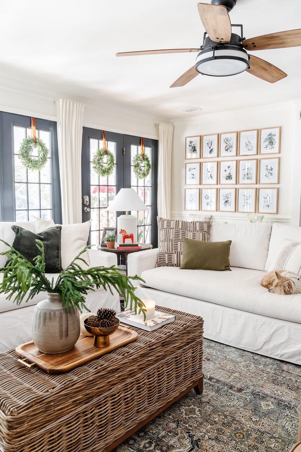 neutral Christmas decor