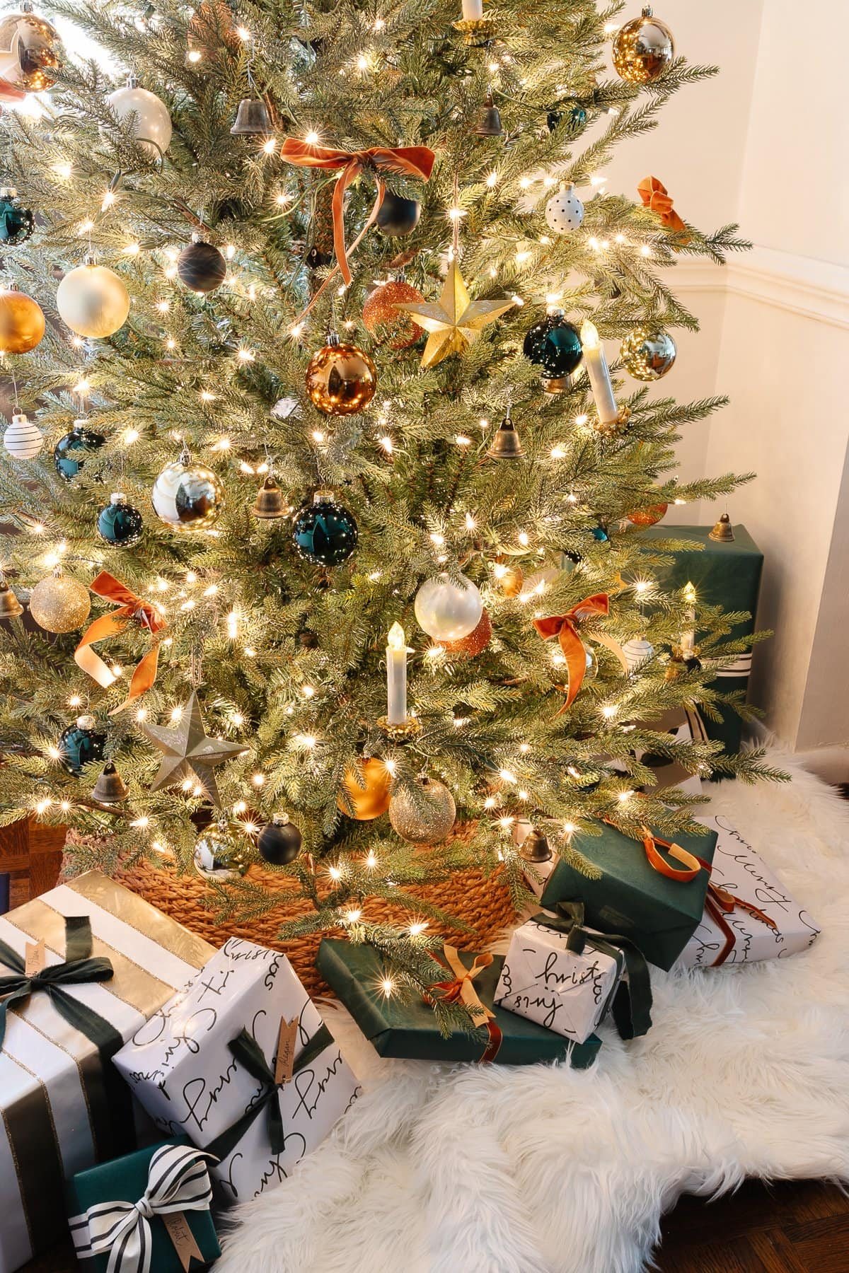 green and orange Christmas decor ideas