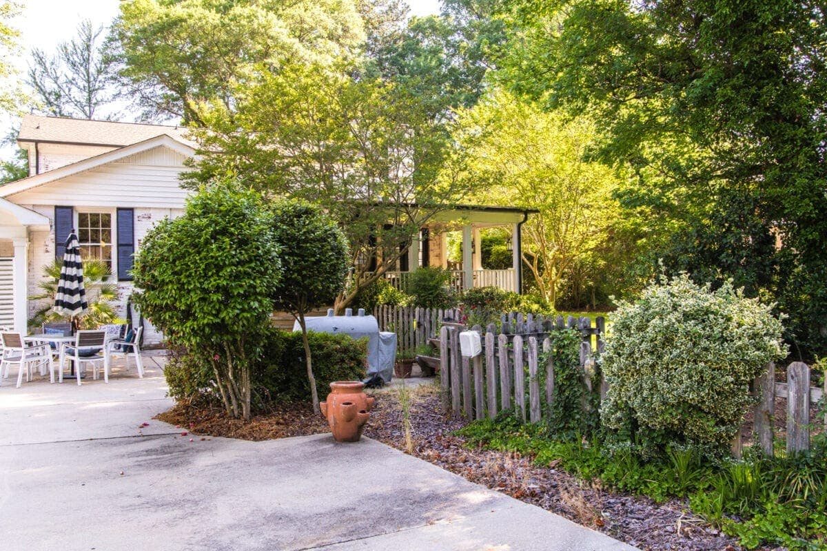 Backyard Before Tour and Pool Makeover Plans | unigumushane.com - Ways to improve a shabby backyard