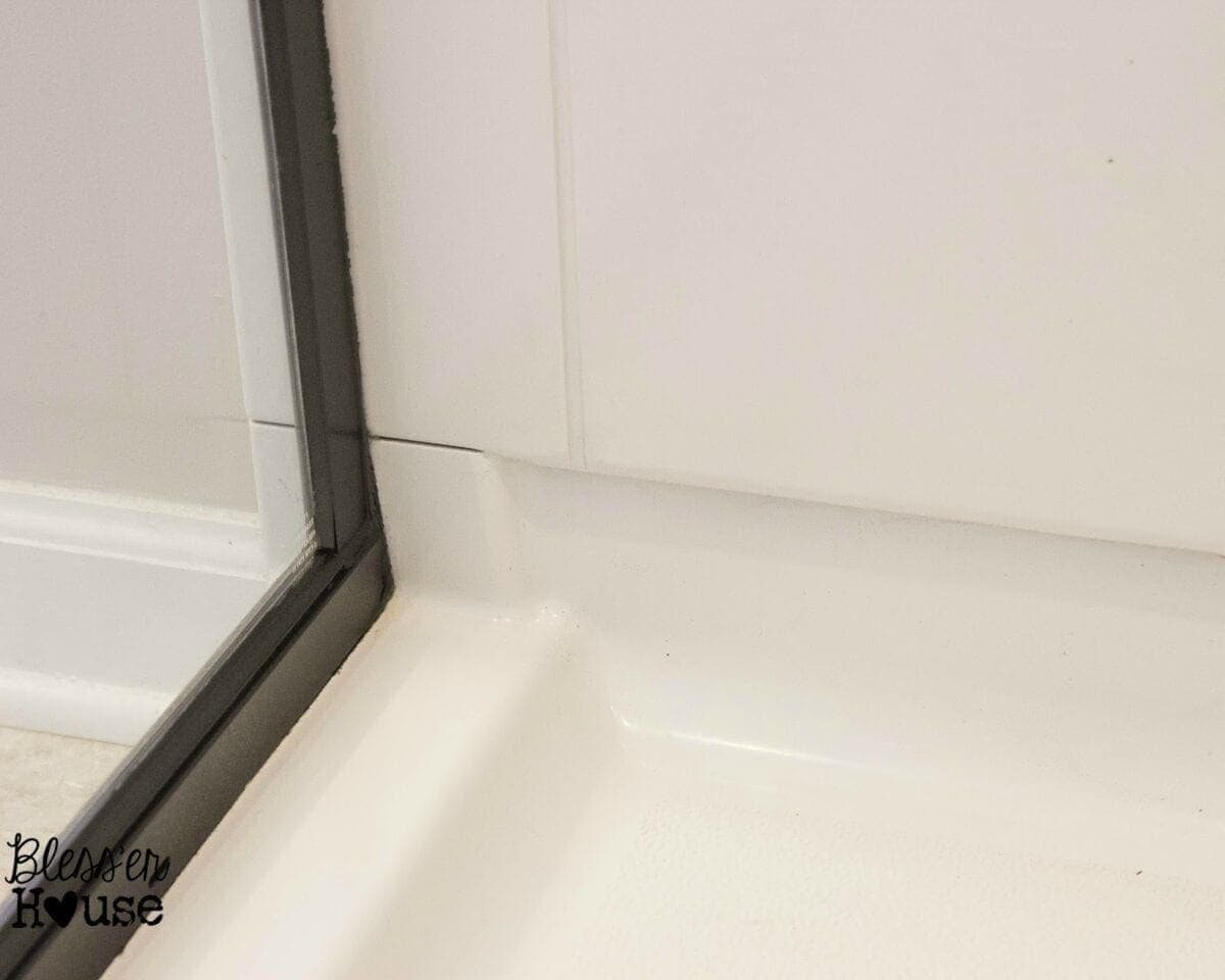 How NOT to Paint a Shower Door (And How to Fix Spray Paint Mistakes) | Unigumushane