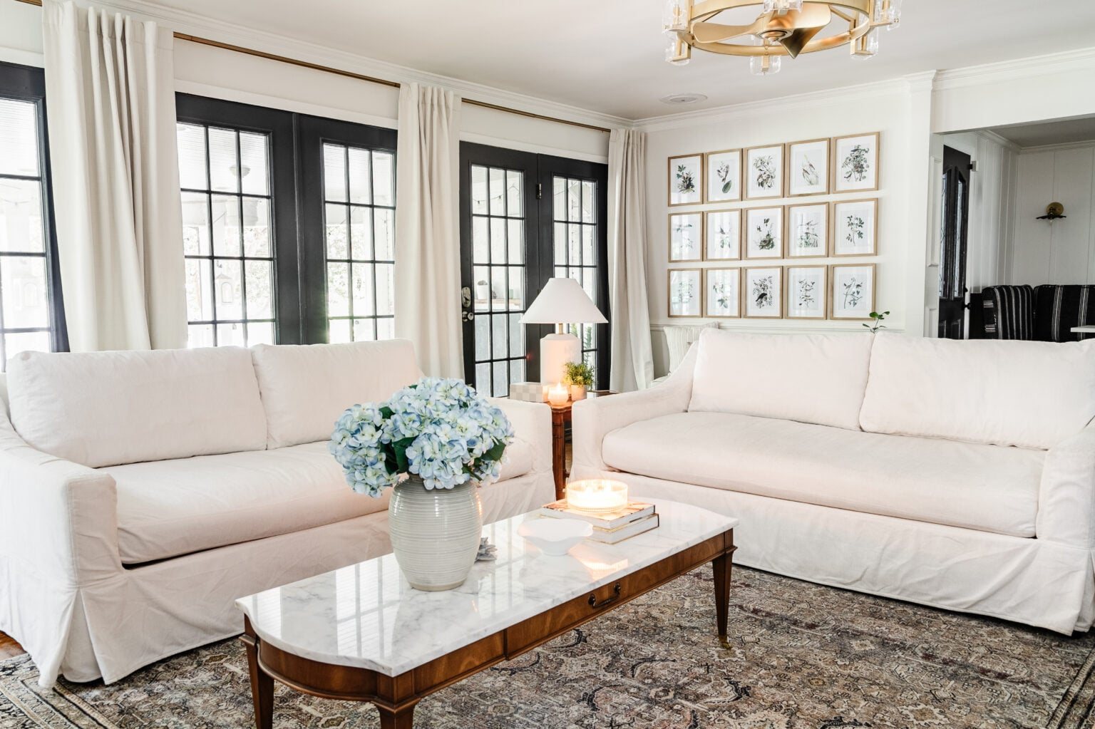 white clean couches with white slipcovers in a living room